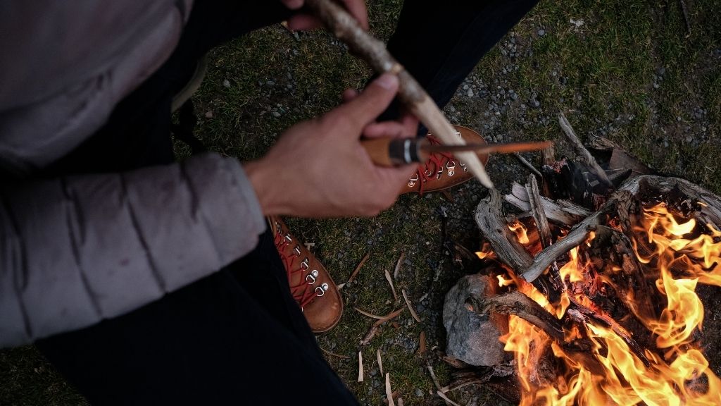 Comment allumer un feu à l'ancienne en camping ? notre proposition. - site de camp