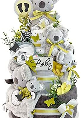 MomsStory Nappy Cake Neutre Koala Bébé Cadeau pour Naissance Baptême Baby Shower 3 Niveaux (Gris) XXL Large avec Peluche Boîte à Musique Saisissant Jouet Bavoir Tétine et Bien Plus encore