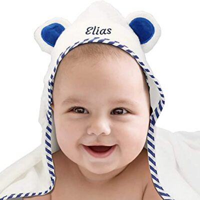 Cape de douche de bébé avec capuche de déclaration (fr) SHOPBOP Blue (fr) Peignoir avec nom (fr) Serviette de bébé brodée en bambou 100% biologique (fr) Idées cadeaux de naissance et de baptême (fr)