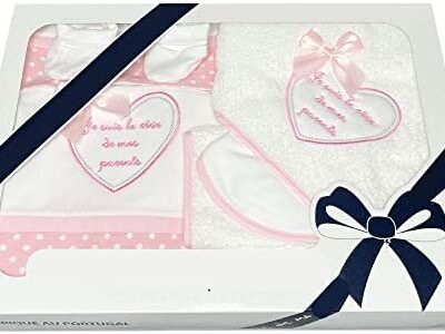 JMG Coffret Cadeau Naissance Bébé Fille 8 Pièces comprenant Serviette de Bain, Bavoir, Gants, Chaussons, Drap, Housse de Couette et Taie d'Oreiller. Idéal pour les parents de nouveaux bébés.