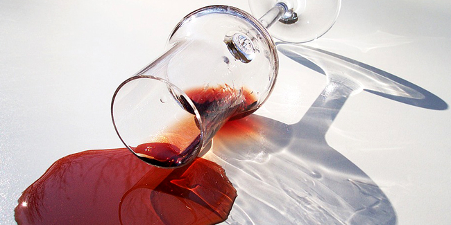 Comment enlever et nettoyer les taches de vin rouge ?