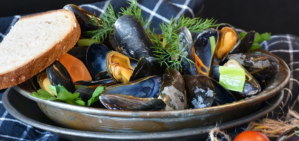 Comment mange-t-on des moules ?