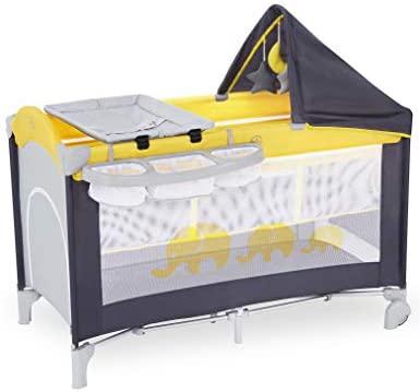 Parapluie Berceau Co-sleeping Lit Pliant Lit Supplémentaire 2 Niveaux Barrière Bébé Lit de Voyage avec Roues Matelas Pliable Auvent Mobile Jouet Table à Langer Un Sac Naissance à 15kg Gris Foncé + Jaune