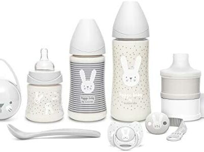 Suavinex, trousse de bienvenue bébé Hygge Grey. Coffret nouveau-né avec biberon, tétine et accessoires, 8 pcs. Biberon avec système anti-colique.Sucette anatomique en silicone