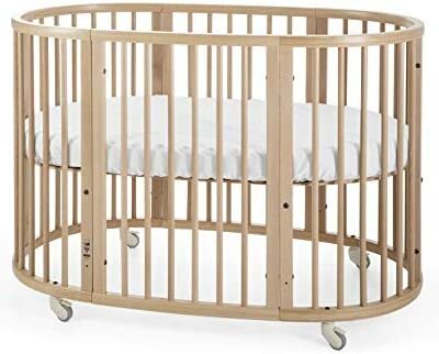 STOKKE® SLEEPI™ Lit convertible ovale en hêtre pour bébés et enfants de 0 mois à 3 ans ; Lit extensible avec matelas respirant de couleur naturelle