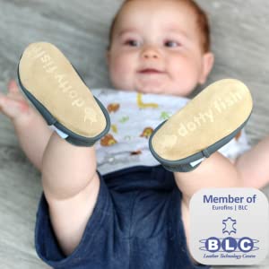 Chaussures bébé testées pour leur sécurité, cuir testé en Europe