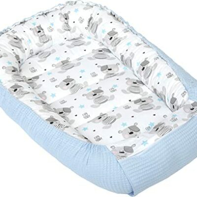 Réducteur de lit bébé cocon 100x60x15cm 100% coton nid gaufré nouveau-né Medi Partners bébé nid oreiller couverture boucle de sécurité (ours en peluche avec gaufre bleue)